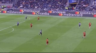 b体育-两翼齐飞成取胜关键，小因给穆帅上了一节战术课